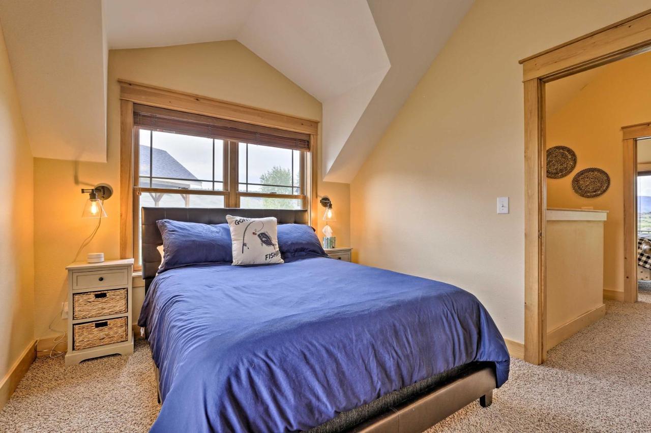Riverfront Fish, Hike And Ski! Holiday home Granby