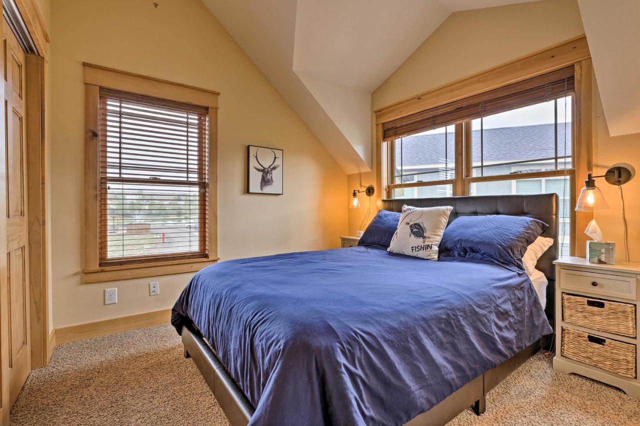 Riverfront Fish, Hike And Ski! Holiday home *
