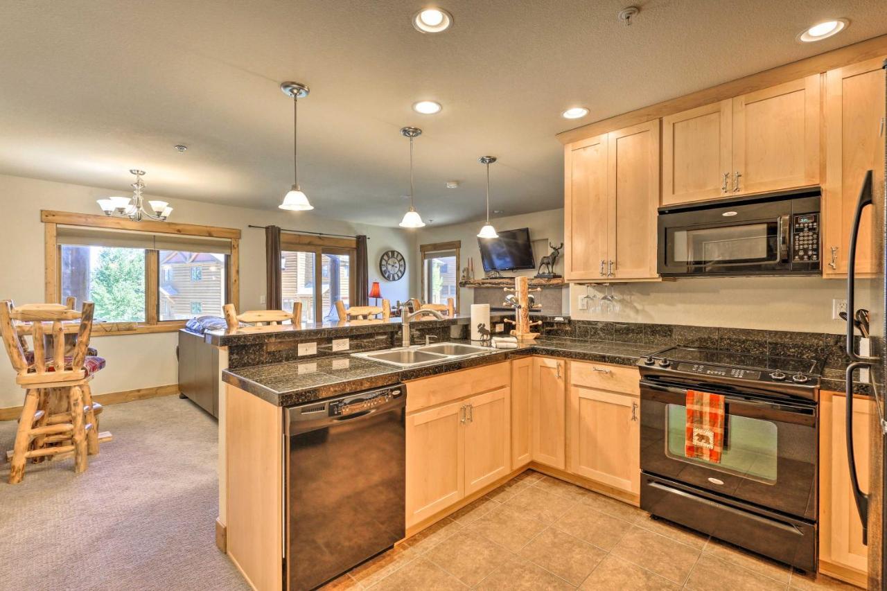 Peaceful With Patio - By Hiking Trails! Apartment Fraser