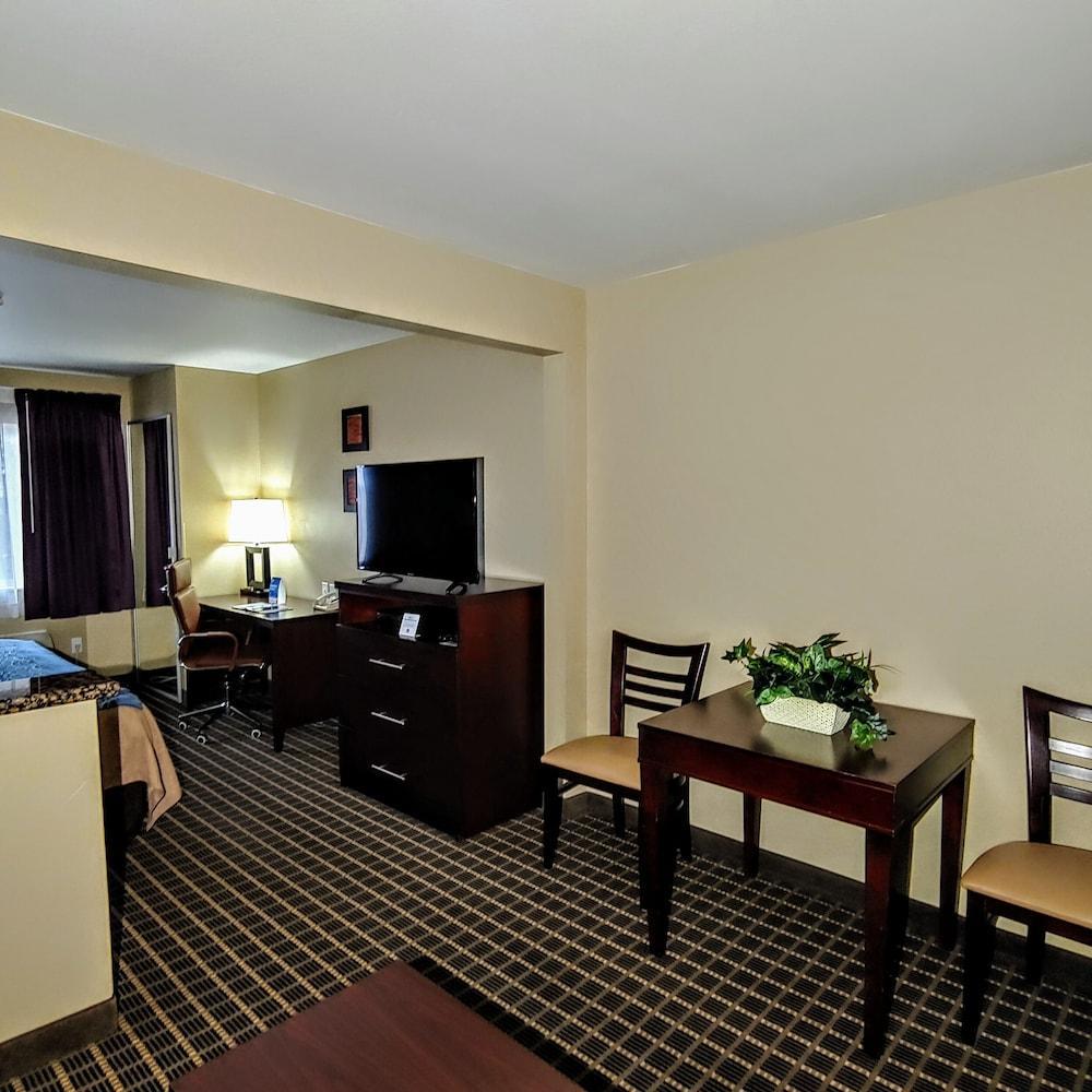 Comfort North Inn