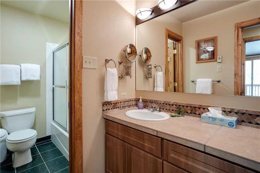 Storm Meadows Townhomes 3*