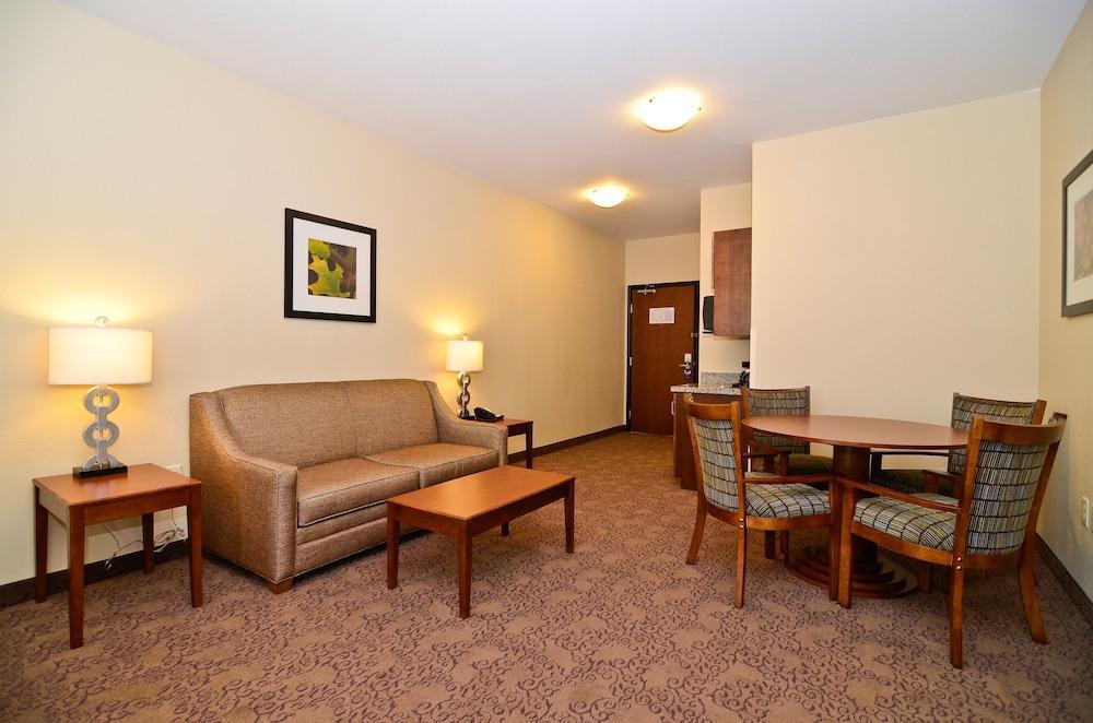 Western Carousel & 3* Burlington