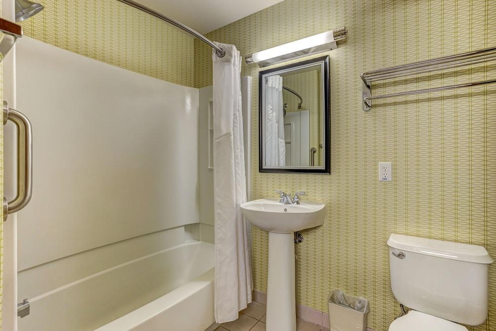 Holiday Express & - Black Canyon Area By Ihg 2*