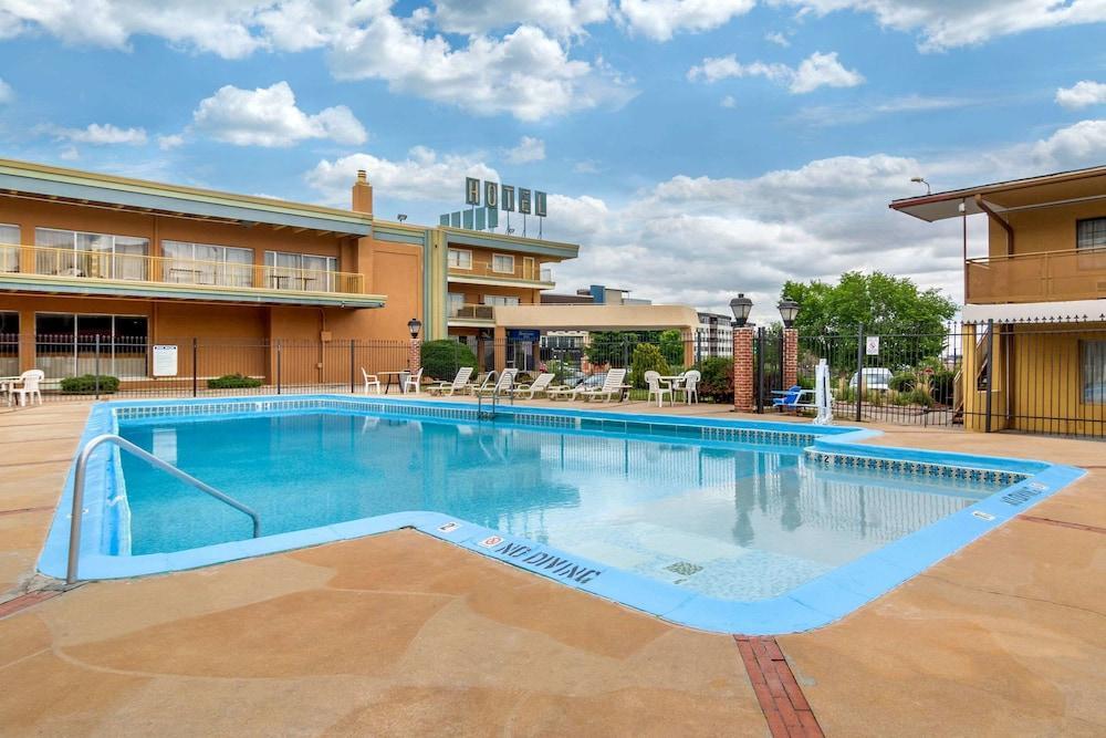 Rodeway Downtown Hotel