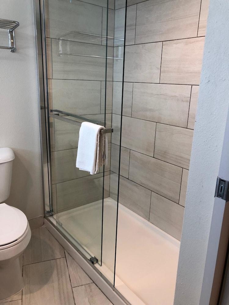 Western Premier East Hotel 3*