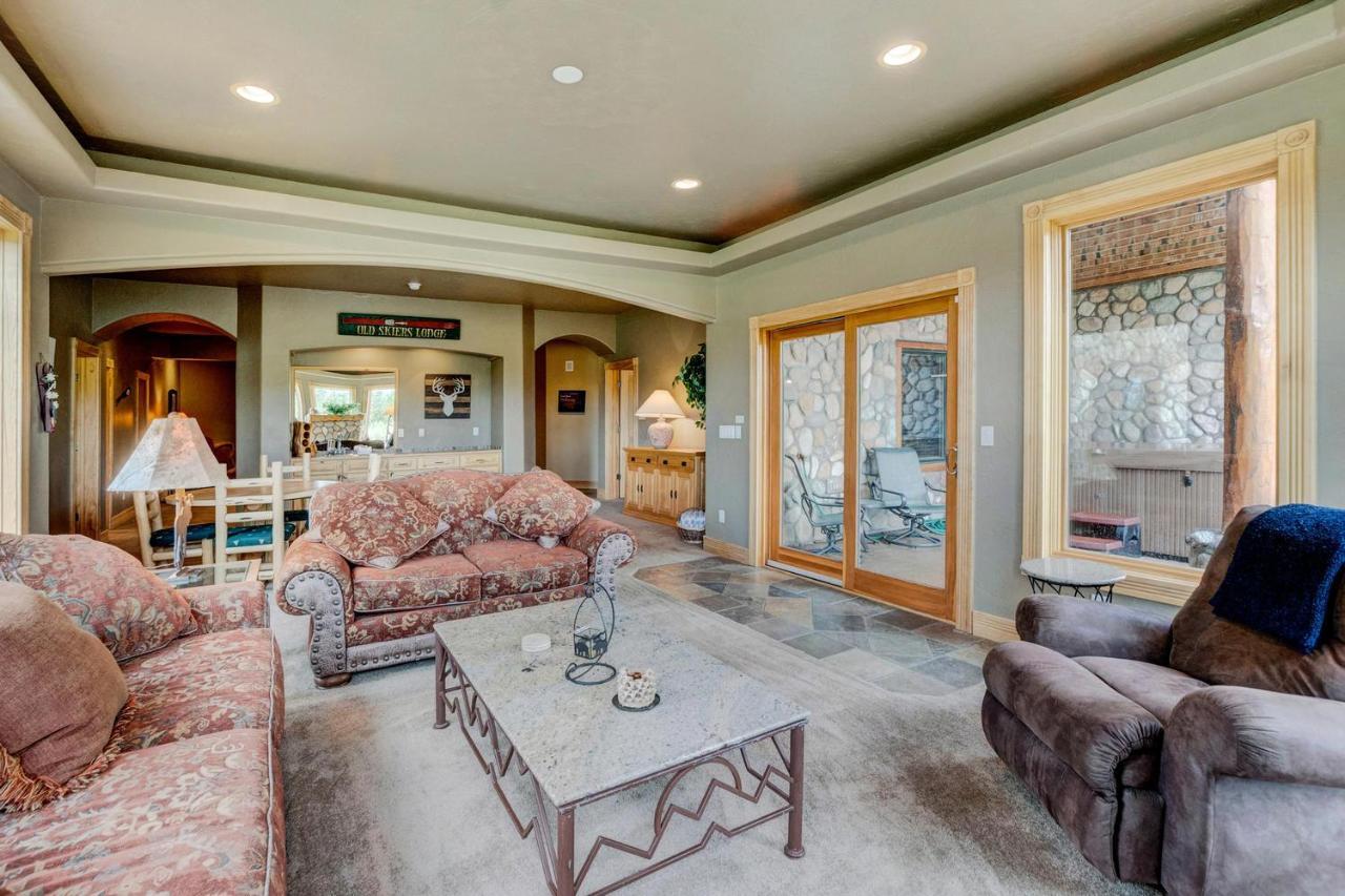 Luxury Golf Retreat: Hot Tub, Views & Activities Package * Tabernash