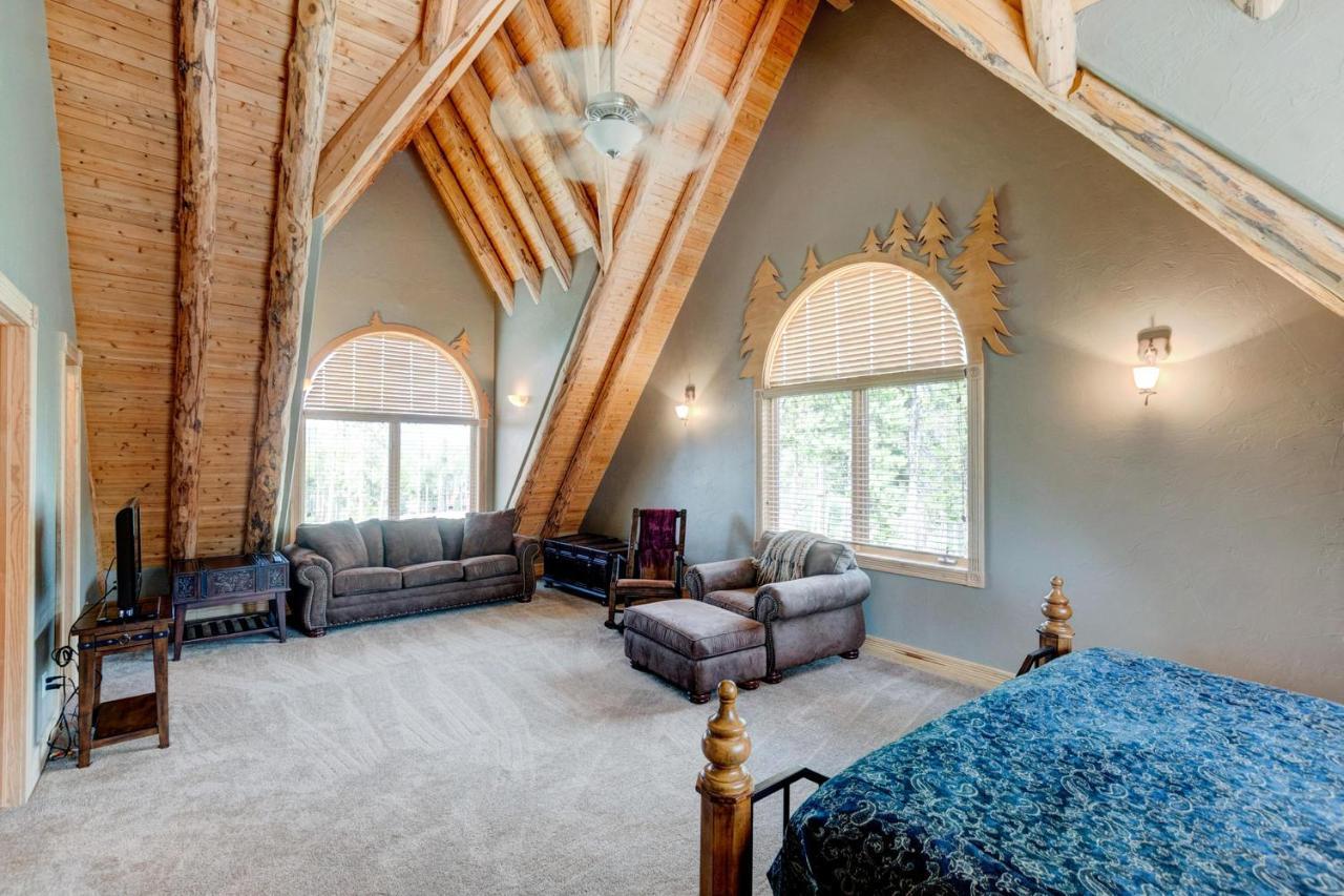 Luxury Golf Retreat: Hot Tub, Views & Activities Package Holiday home