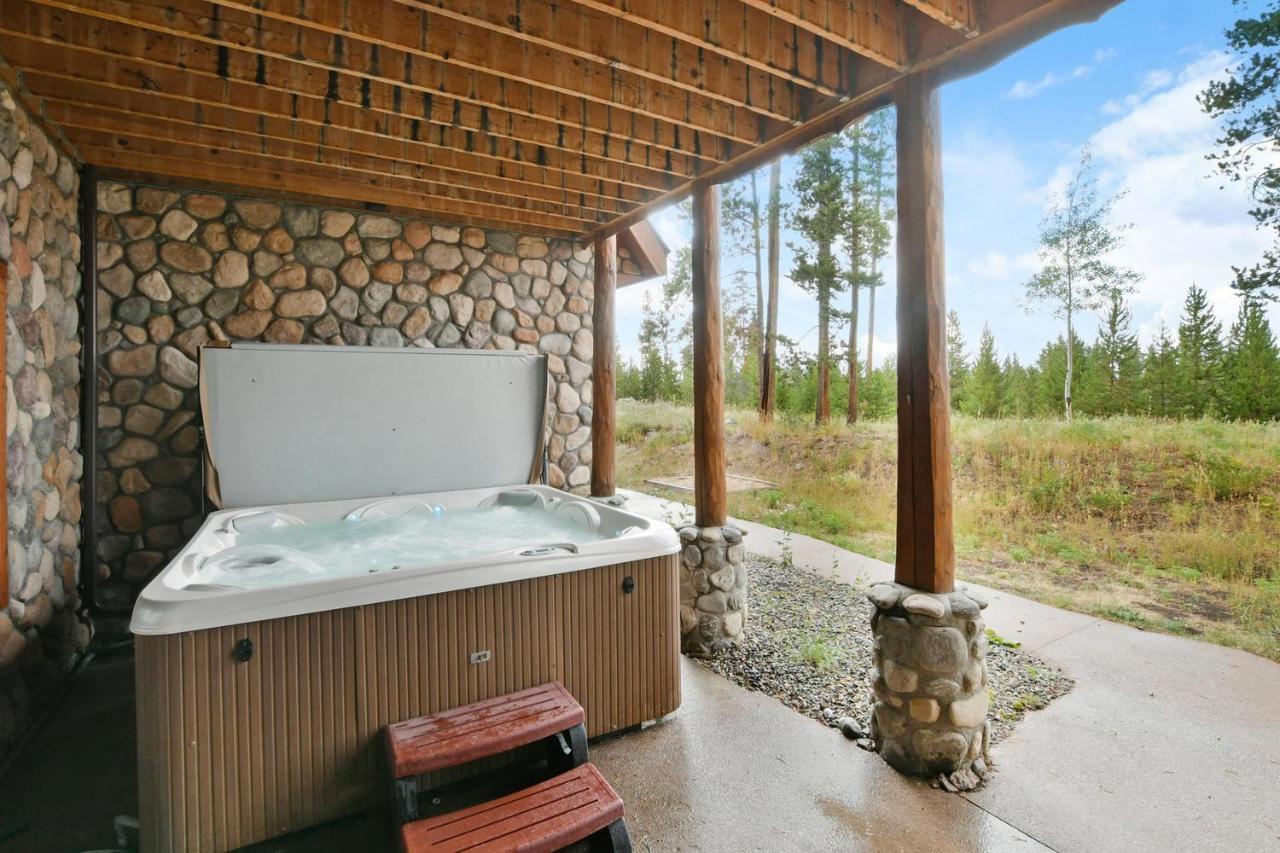 Luxury Golf Retreat: Hot Tub, Views & Activities Package Holiday home Tabernash