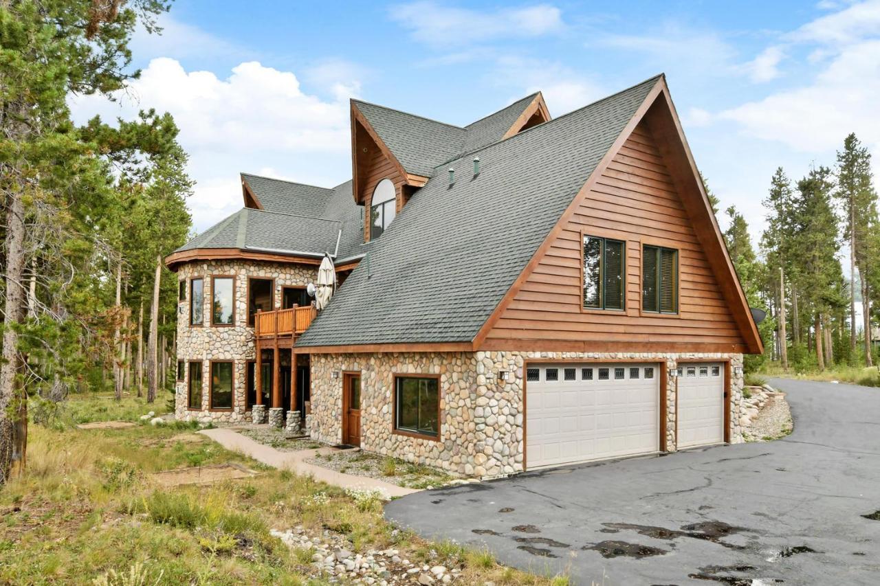 Luxury Golf Retreat: Hot Tub, Views & Activities Package Holiday home *
