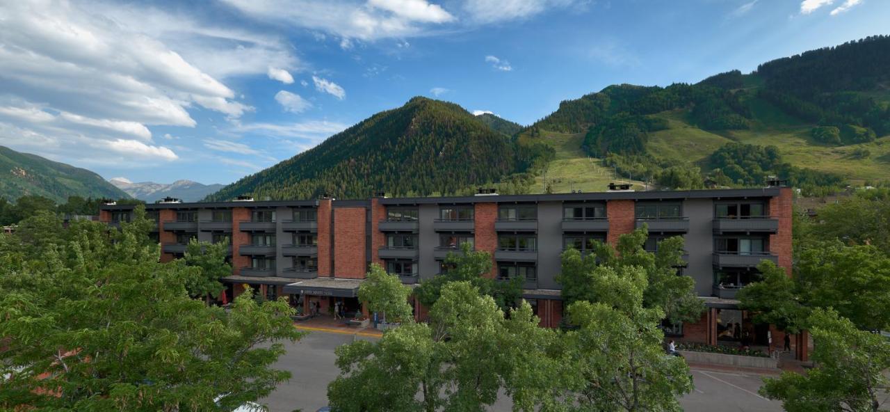 Square Condominium