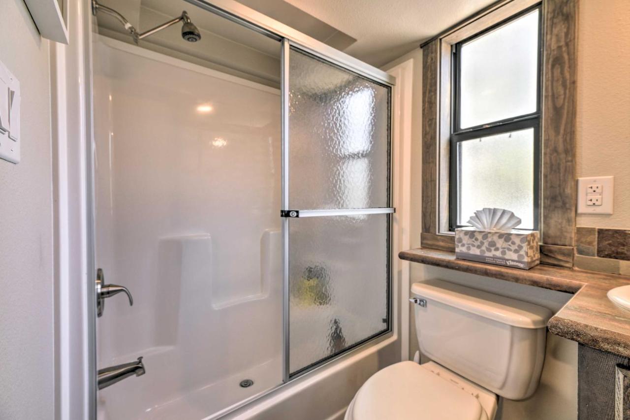Roomy Tiny 1 Mi To Downtown