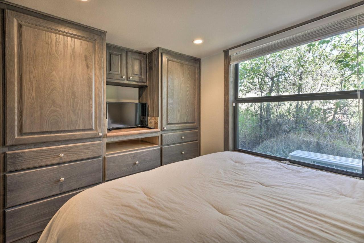 Holiday home Roomy Tiny 1 Mi To Downtown