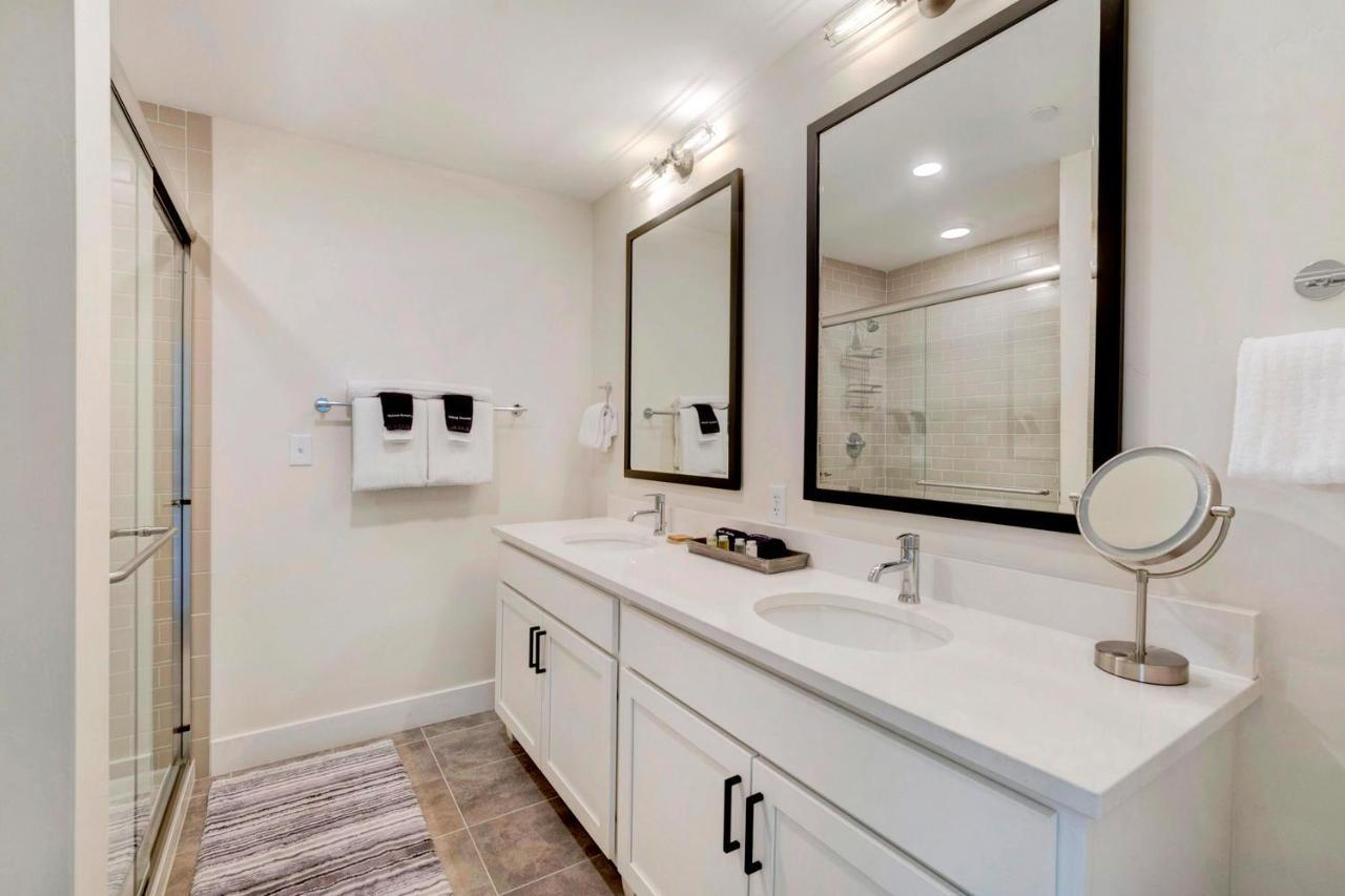 Luxury Loft 208: Hot Tub Retreat With Panoramic Views