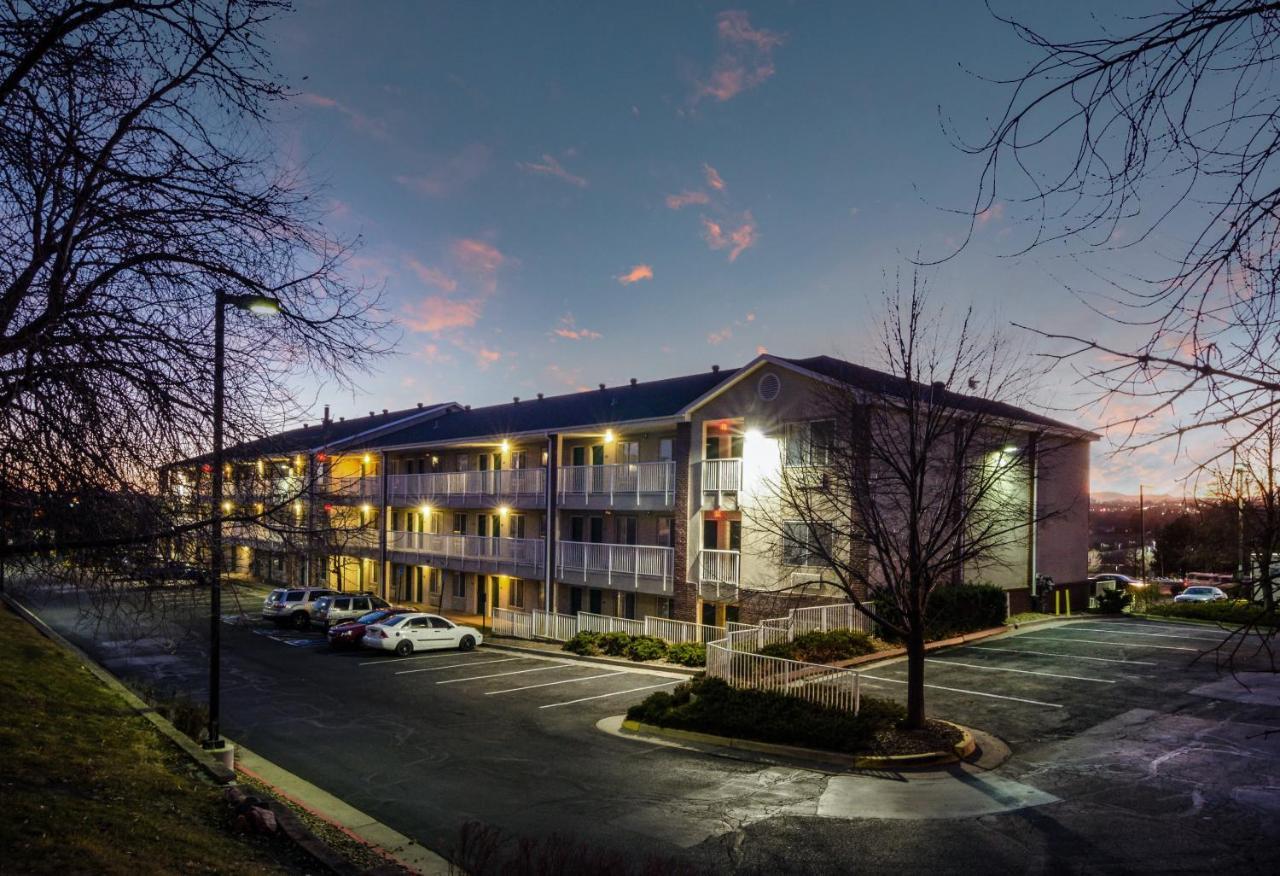 Hometowne By Red Roof Denver - Motel Thornton