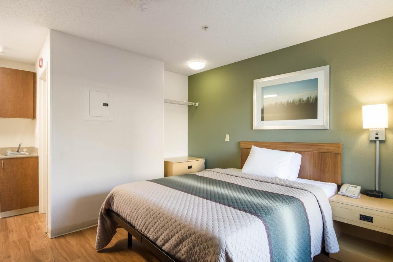 Hometowne By Red Roof Denver - 2*