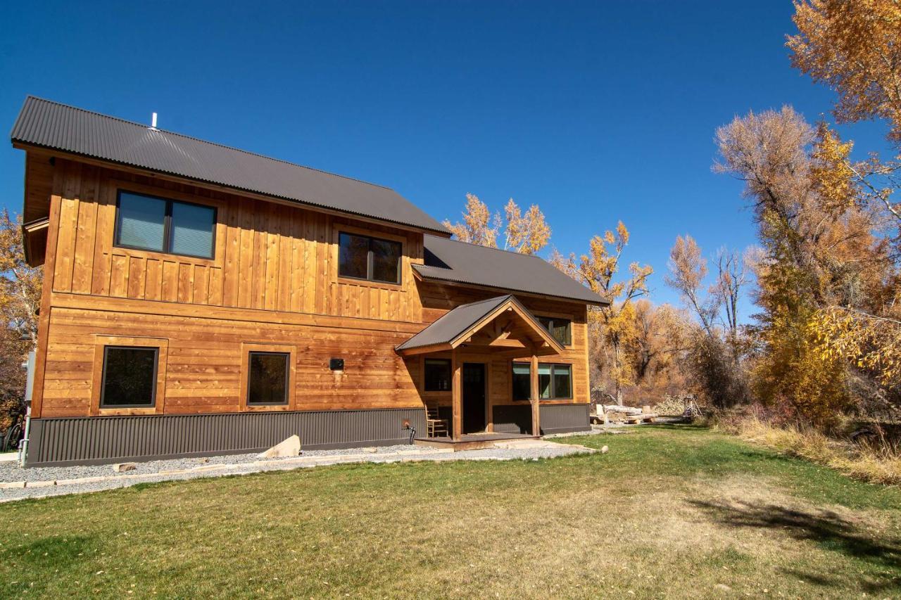 Riverfront With Bbq 2 Mi To Downtown Gunnison! Holiday home