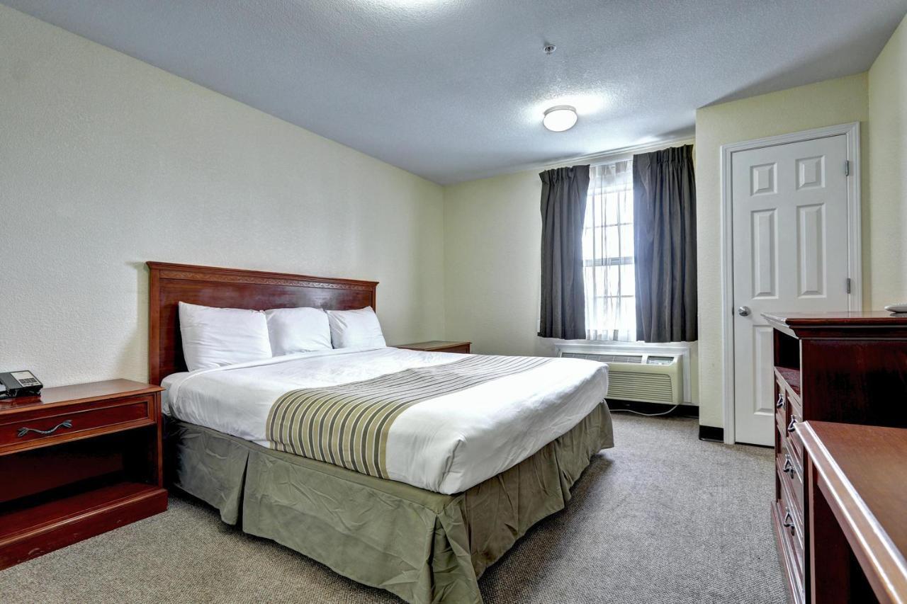 Hotel Suburban Denver North