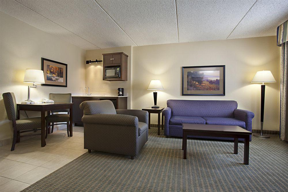 Express & Wheat Ridge-denver West By Ihg 3*