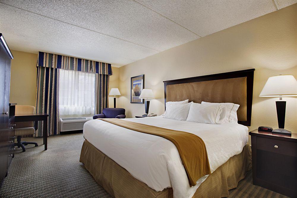 Express & Wheat Ridge-denver West By Ihg Hotel