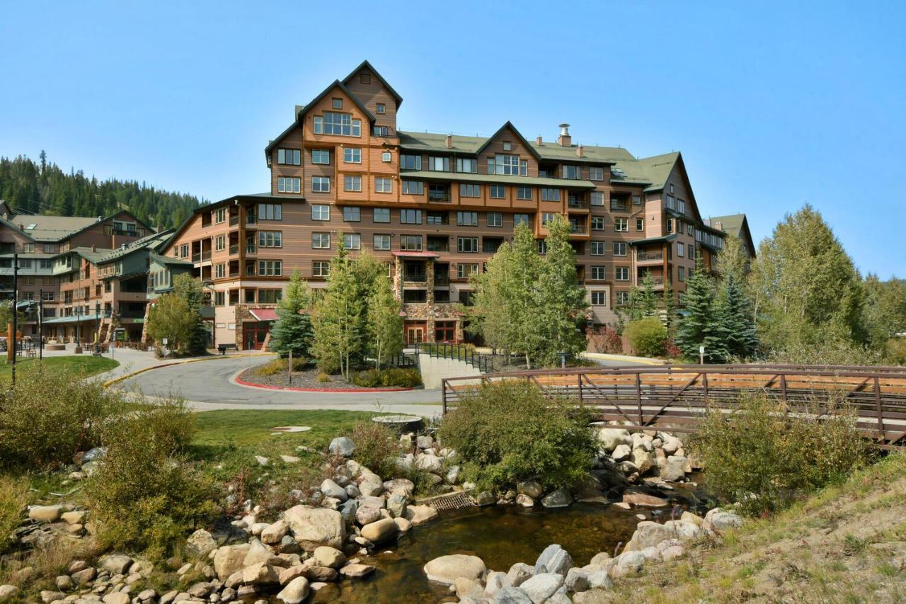 Ski-in/ski-out Luxury With Hot Tub Views Holiday home *