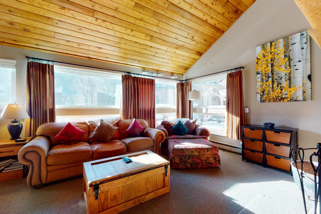 Remodeled 2 Bedroom East 6g With Hot Tub Market Free Shuttle Apartment Vail