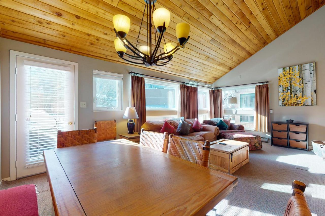 Remodeled 2 Bedroom East 6g With Hot Tub Market Free Shuttle Apartment *