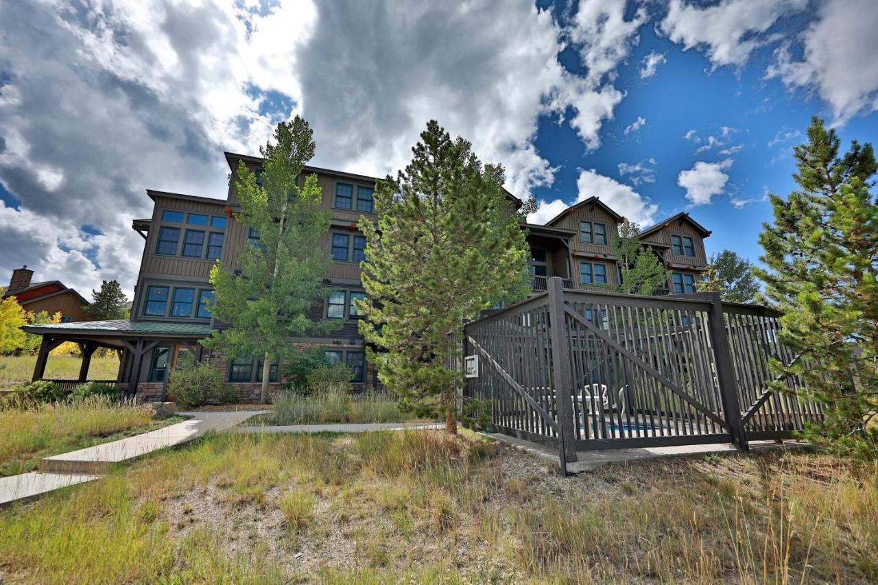 Kicking Horse 4-205 Apartment