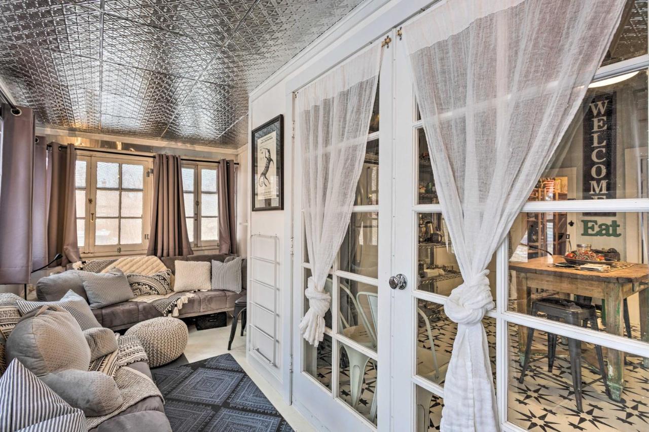 Casa de férias Lovely With Yard Walk To Dtwn And Park! Montrose