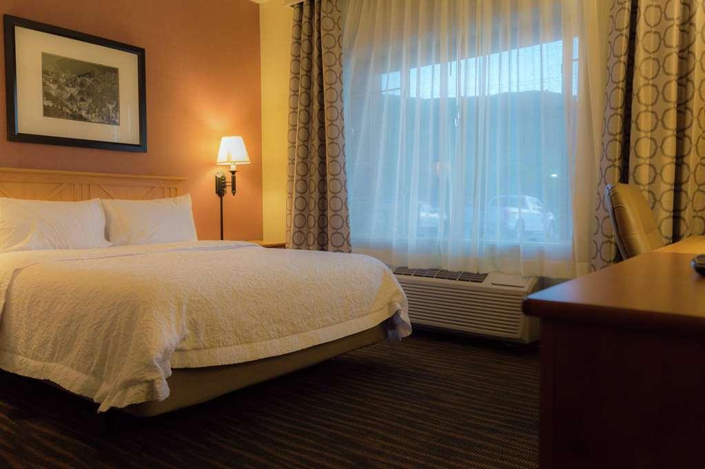 Hampton & Hotel
