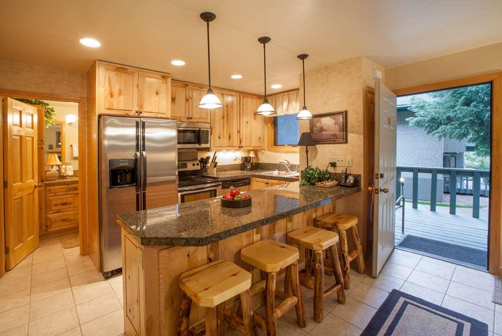 Tamarack Townhouses, Destination