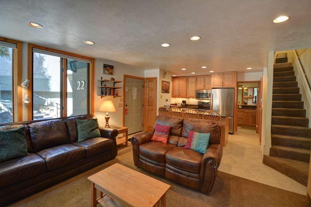 Tamarack Townhouses, Destination