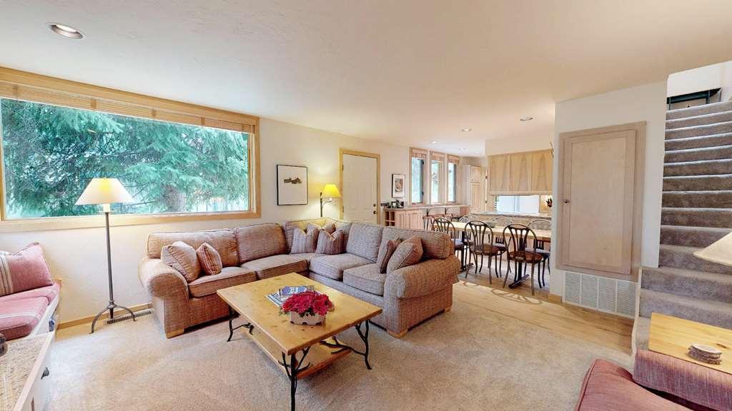 Hotel Tamarack Townhouses, Destination