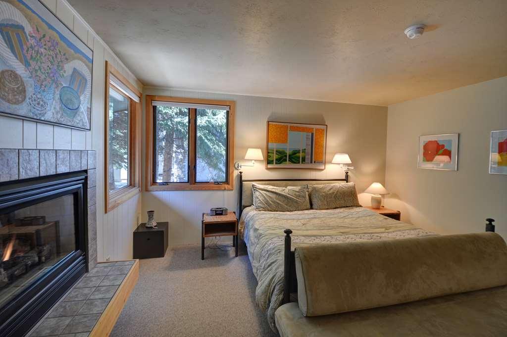 Tamarack Townhouses, Destination