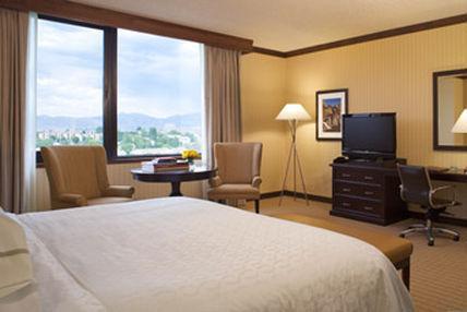 Sheraton Denver West 3*