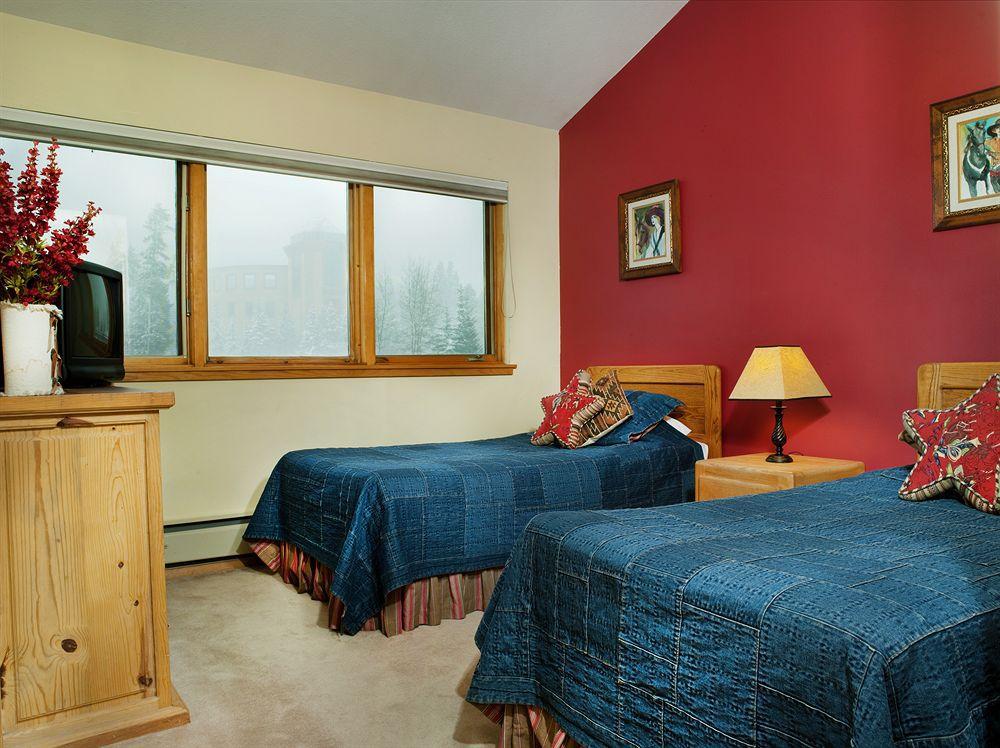 Resort East By 3*
