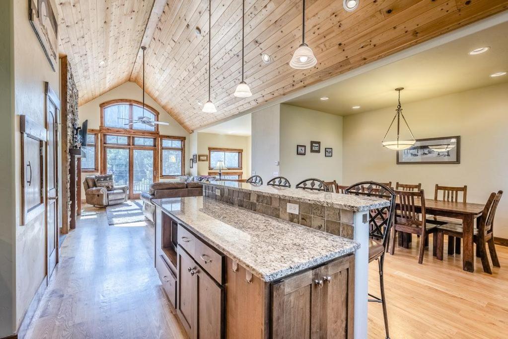 Slopeside Luxury Villa: Ski Views & Activity Perks * Winter Park