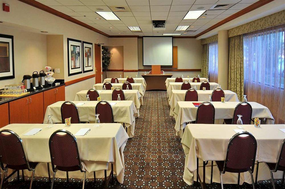 Hampton Denver West Federal Center 3*