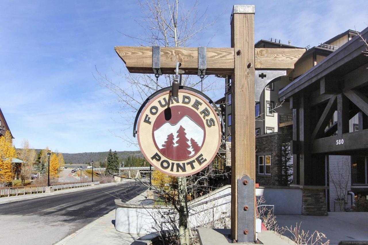 Holiday home Ski-out Luxury Condo: Hot Tub Views & Activity Perks *