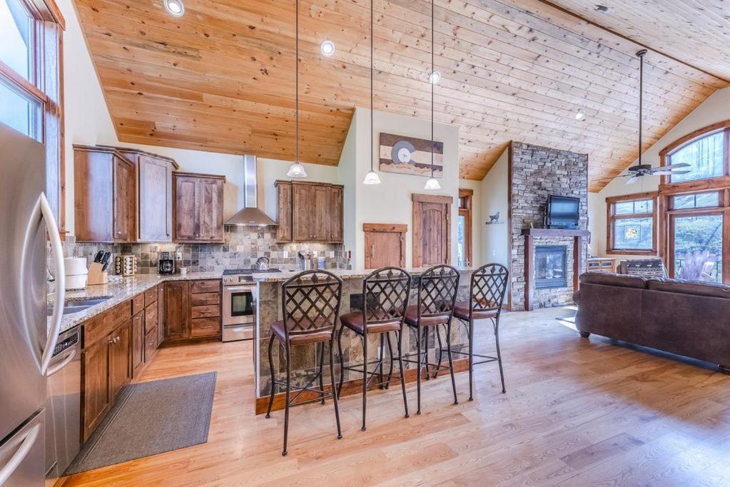 Holiday home Slopeside Luxury Villa: Ski Views & Activity Perks *