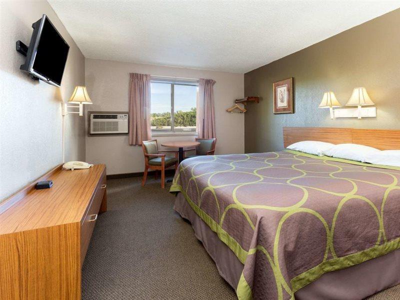 Hotel Super 8 By Wyndham Colorado Springs Peterson Space Force 2*