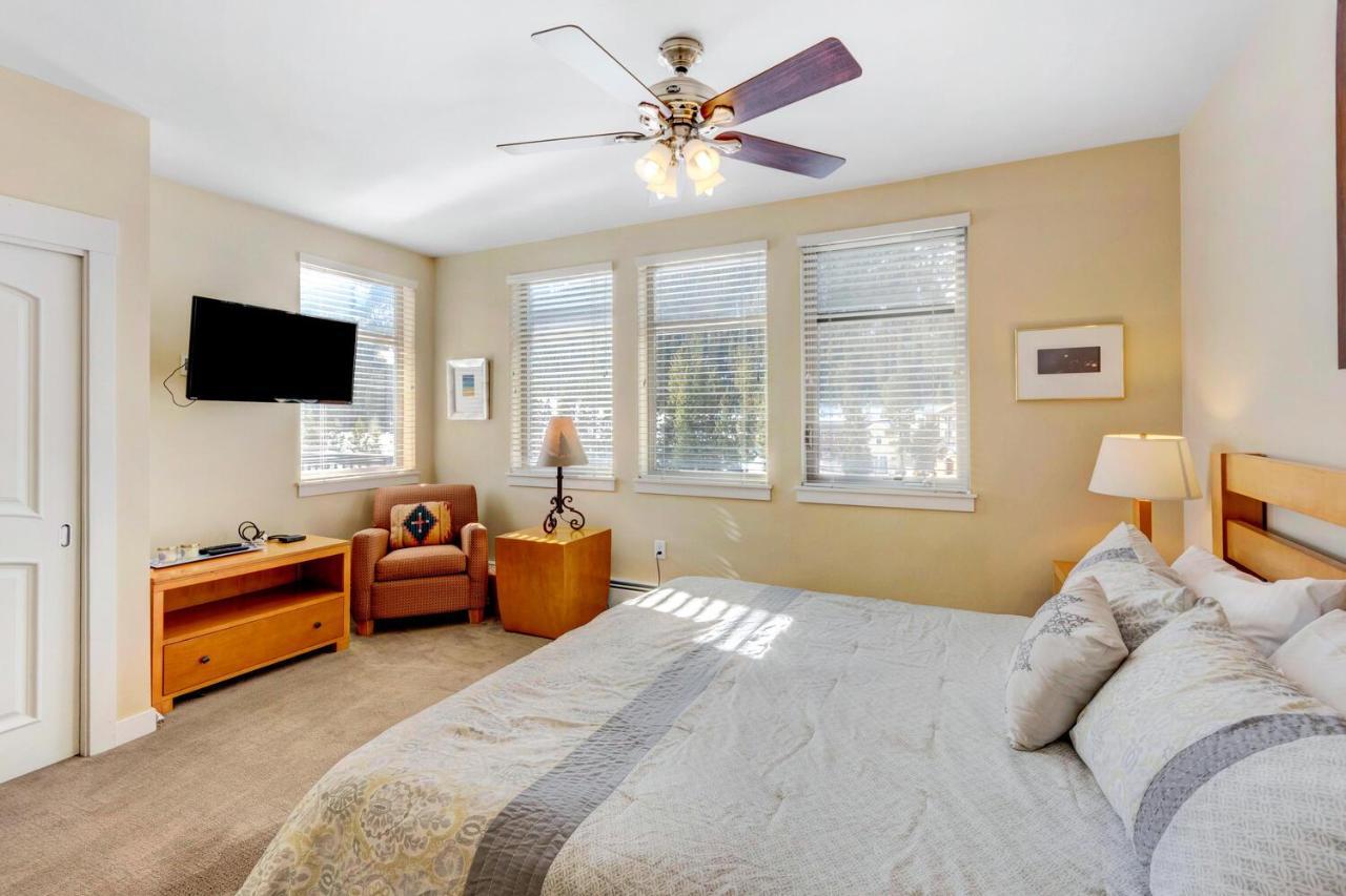 Ski-out Luxury Condo: Hot Tub Views & Activity Perks Holiday home *