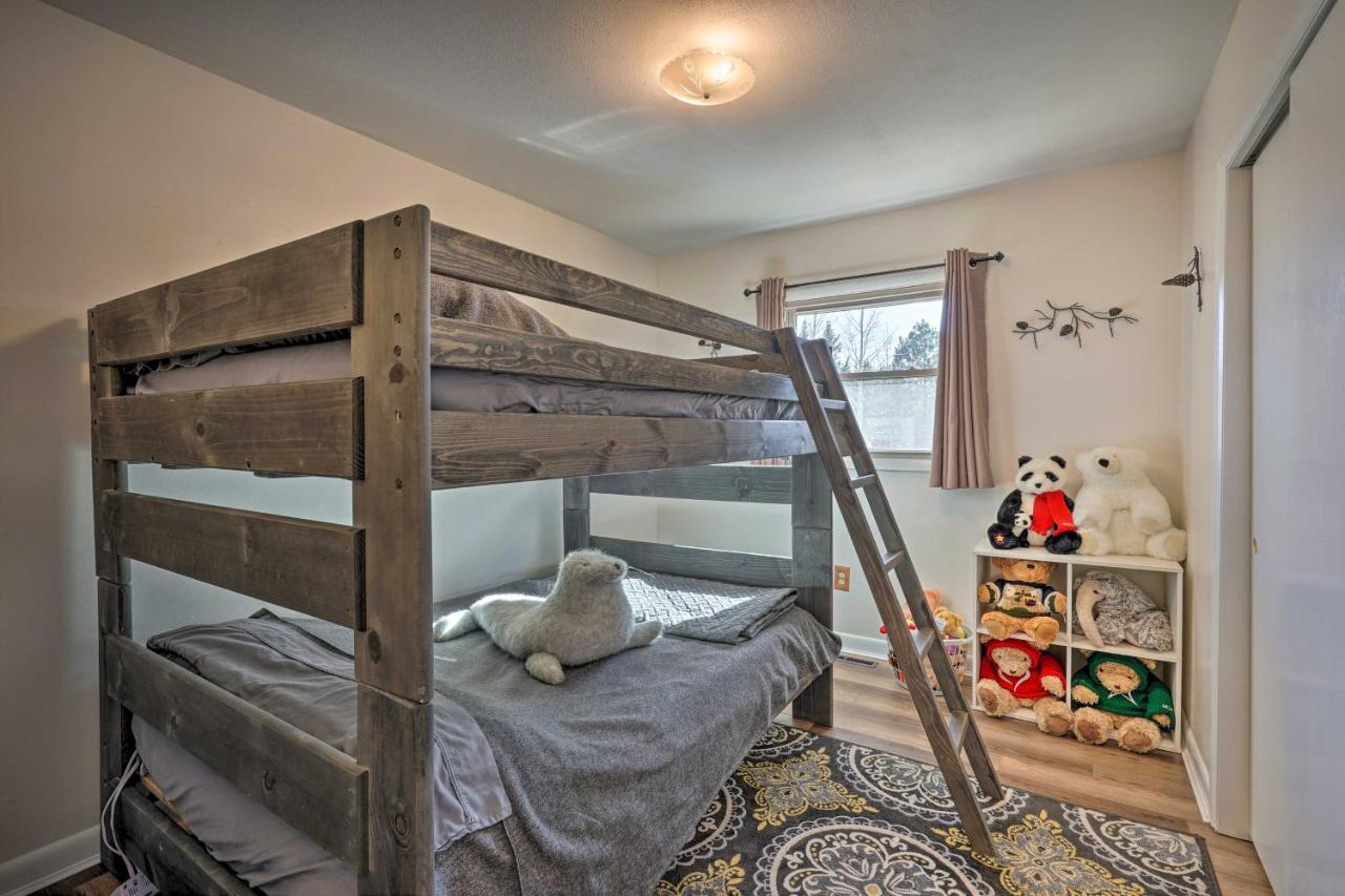Holiday home Peaceful Getaway With Private Hot Tub And Mtn Views!