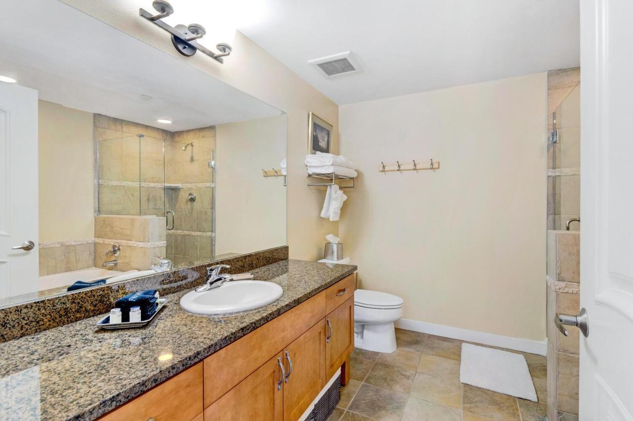 Ski-out Luxury Condo: Hot Tub Views & Activity Perks