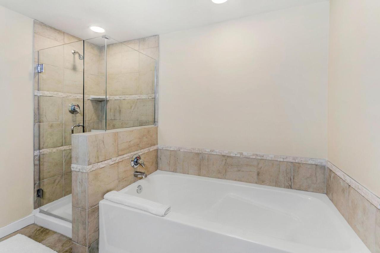 Ski-out Luxury Condo: Hot Tub Views & Activity Perks Holiday home *