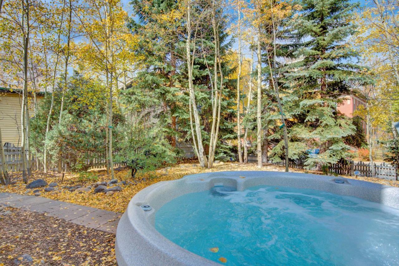 Casa de férias Historic Breck With Hot Tub Walk To Main St! Breckenridge