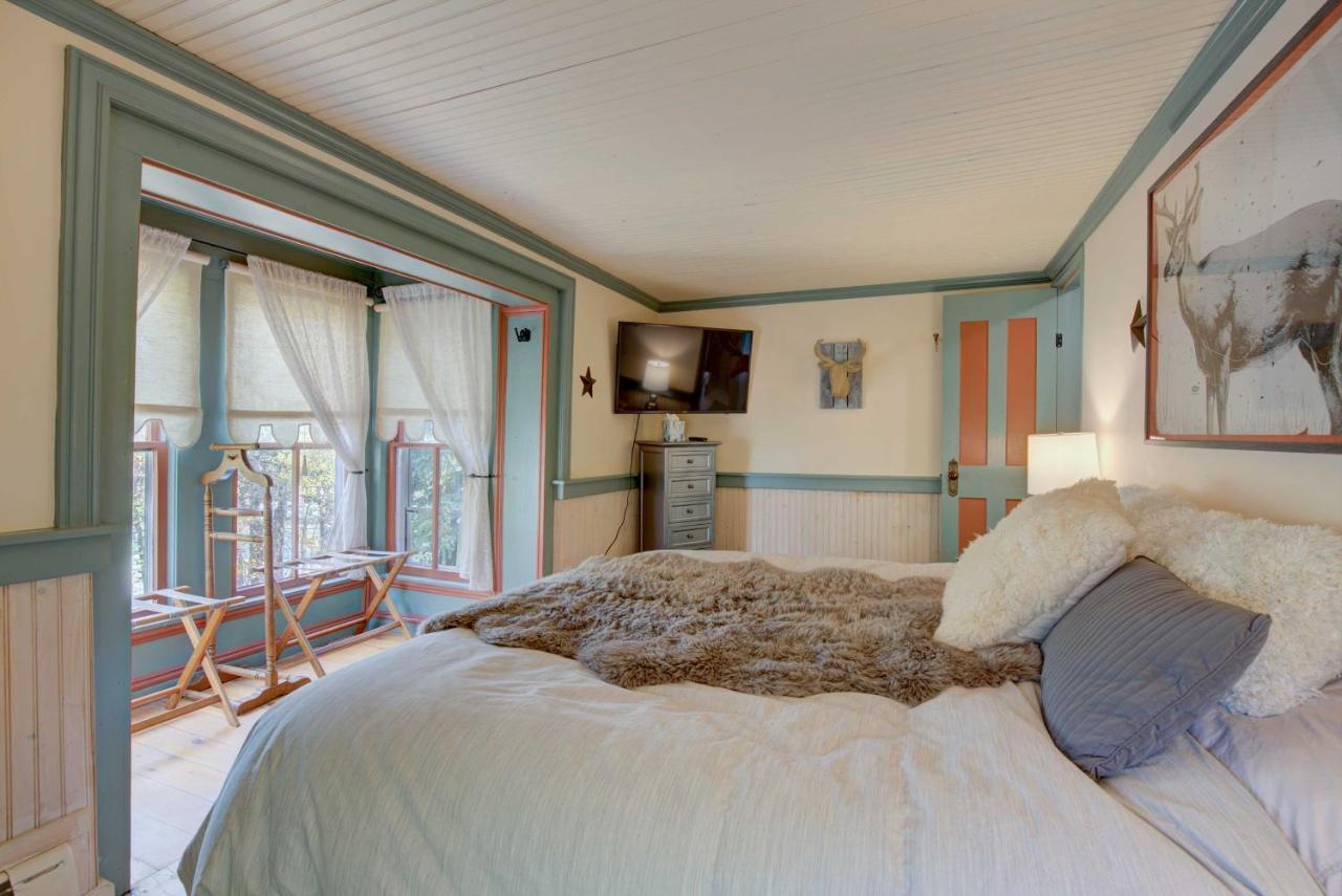 Casa de férias Historic Breck With Hot Tub Walk To Main St! *