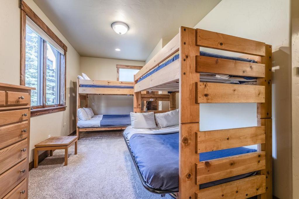 Slopeside Luxury Villa: Ski Views & Activity Perks