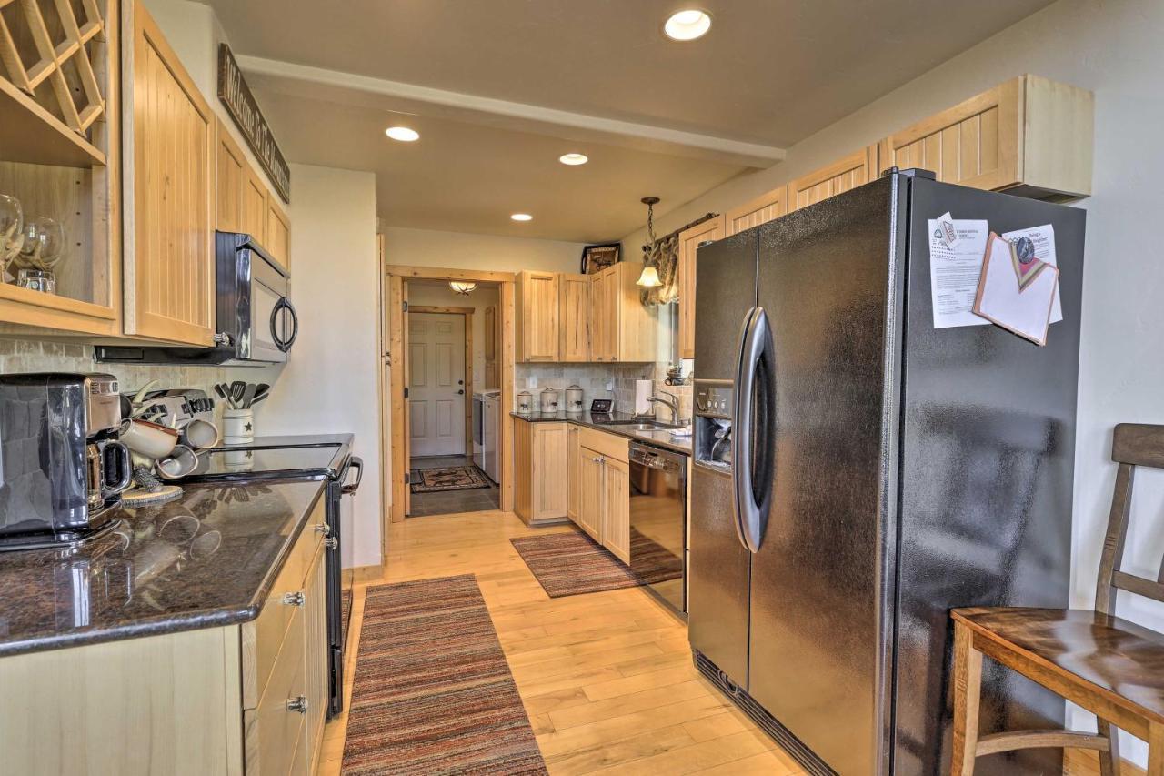 Grand Retreat With Deck, Bar And Mountain Views * Granby