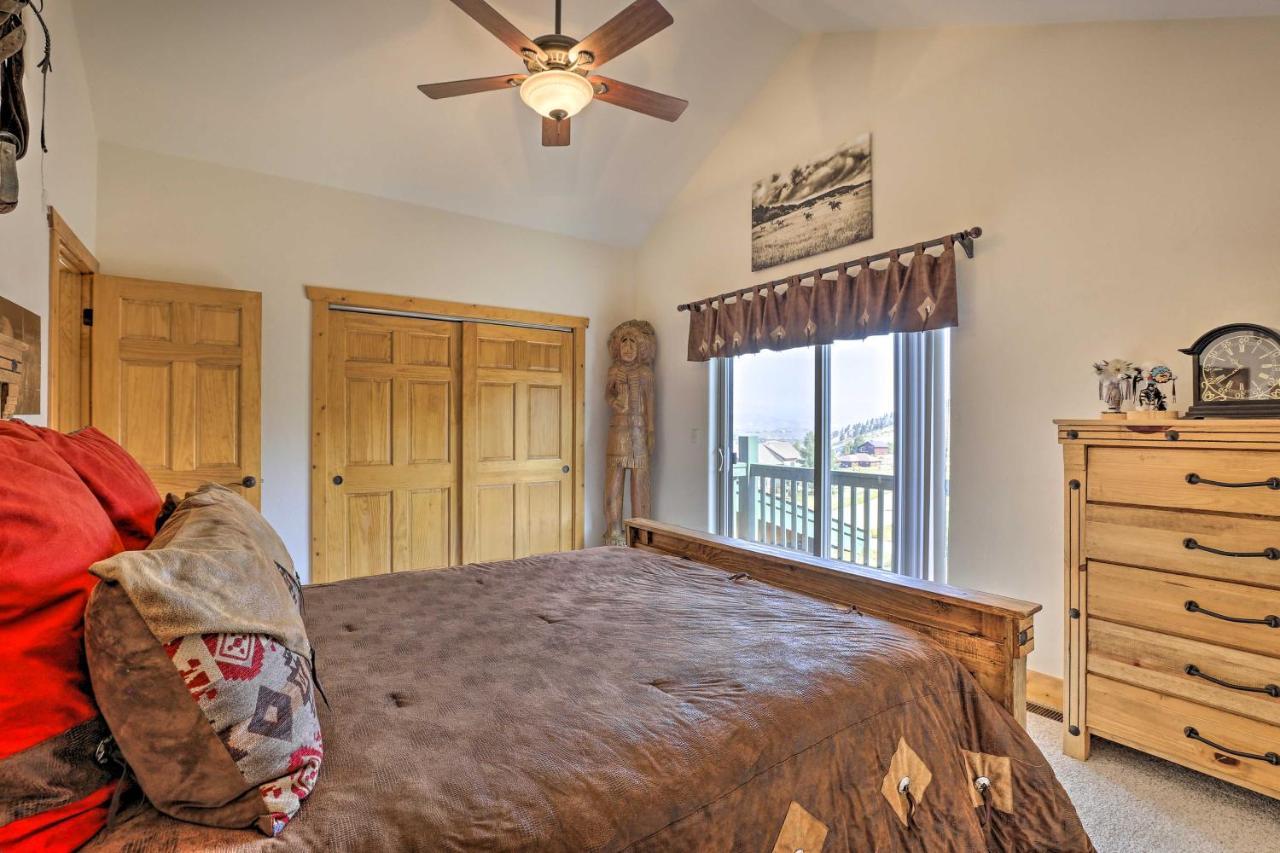 Grand Retreat With Deck, Bar And Mountain Views *