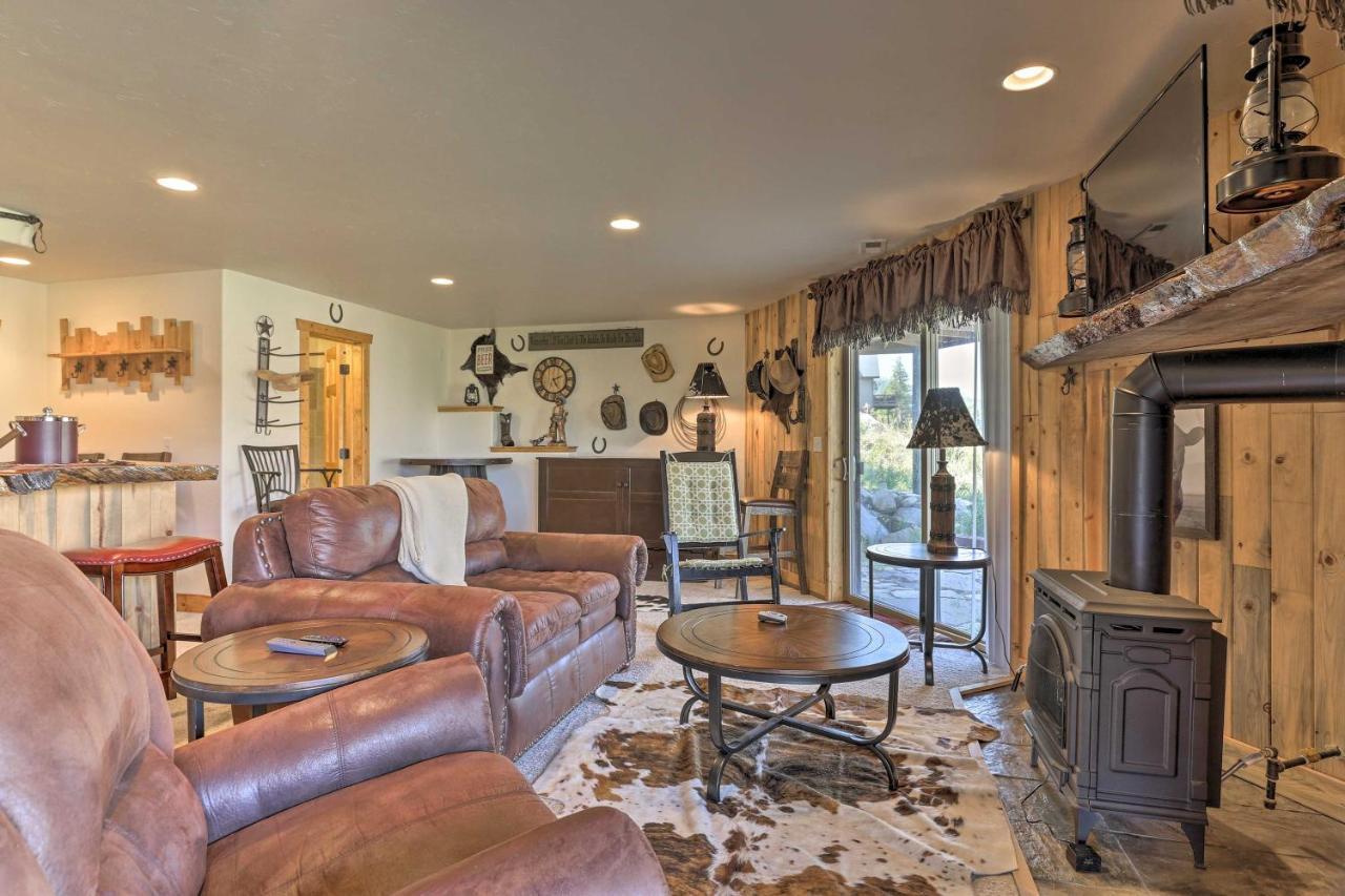 Grand Retreat With Deck, Bar And Mountain Views Granby